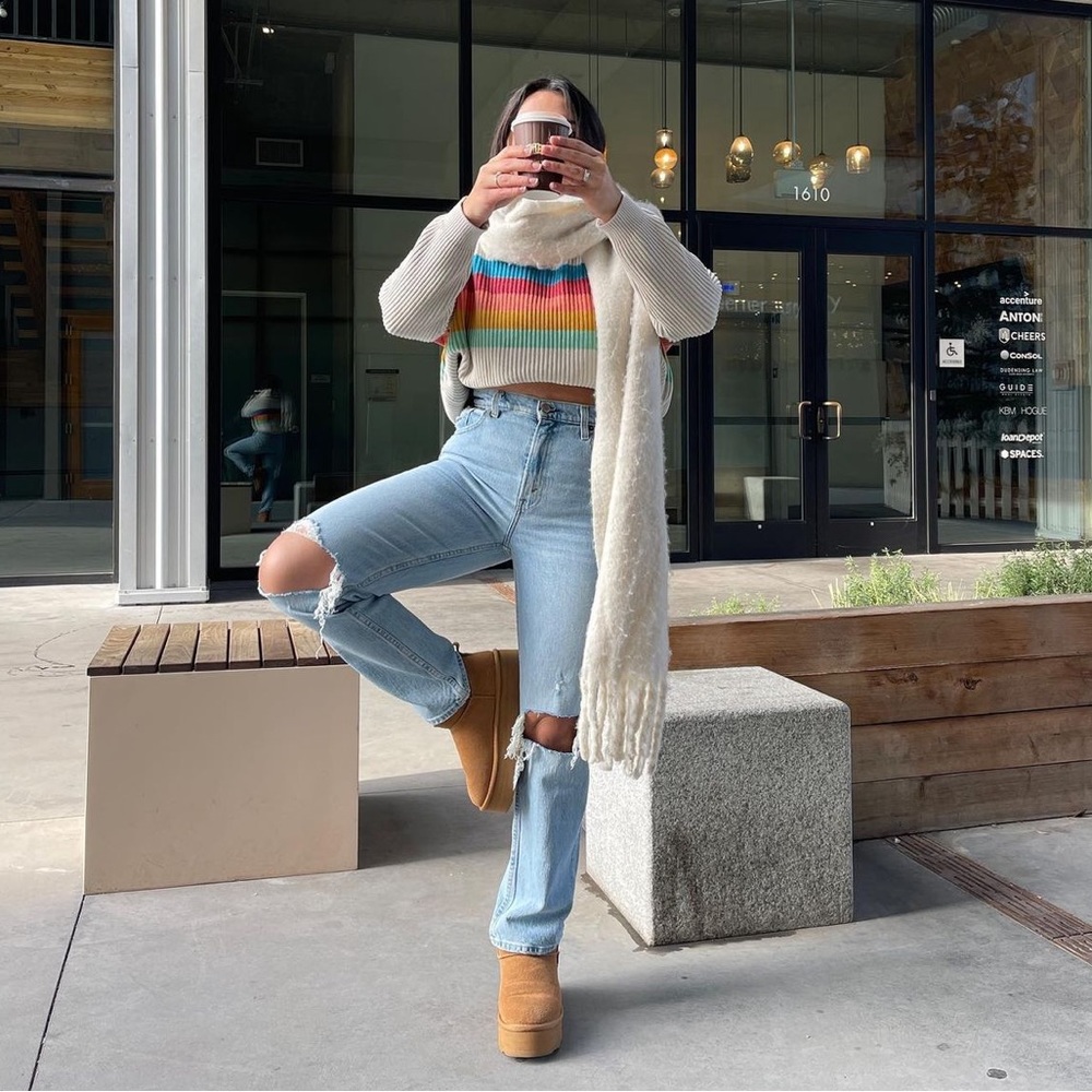 vici sweater